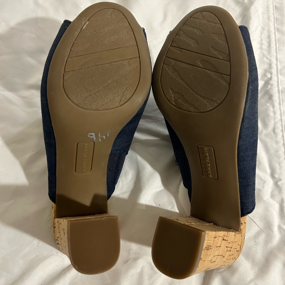 Anne Klein women’s size 7 sandals.  Very cute! - Picture 8 of 8